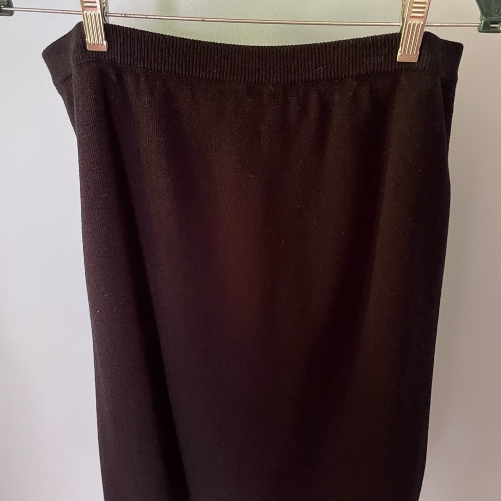 Elegant Black Skirt with 3 gold buttons at the bottom.  Size Large - Picture 4 of 6